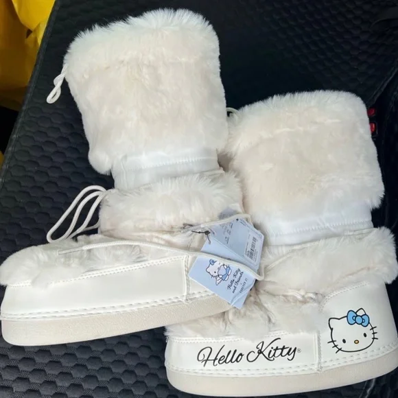 Hello Kitty ホワイトムートンブーツ 23cm Forever21 Hello Kitty ホワイトムートンブーツ 23cm Forever21